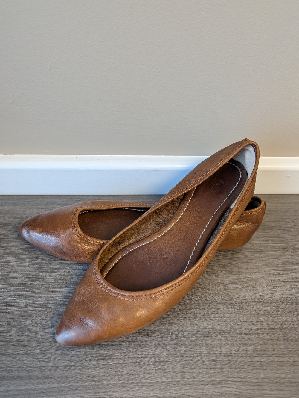 🤎EUC Frye Brand Regina Pointed Toe Distressed Leather Ballet Flats, Whiskey 8.5